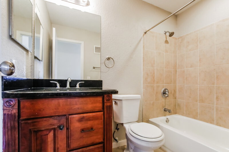 2,965/Mo, 11460 Nw 40 Pl Sunrise, FL 33323 Main Bathroom View