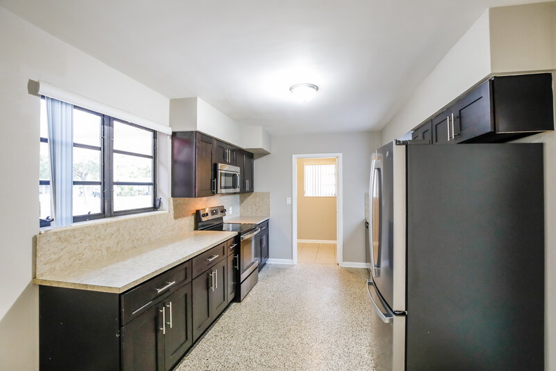2,645/Mo, 19101 SW 89 CT Cutler Bay, FL 33157 Kitchen View