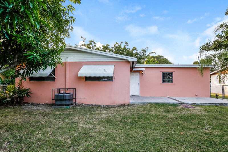 2,645/Mo, 19101 SW 89 CT Cutler Bay, FL 33157 Rear View
