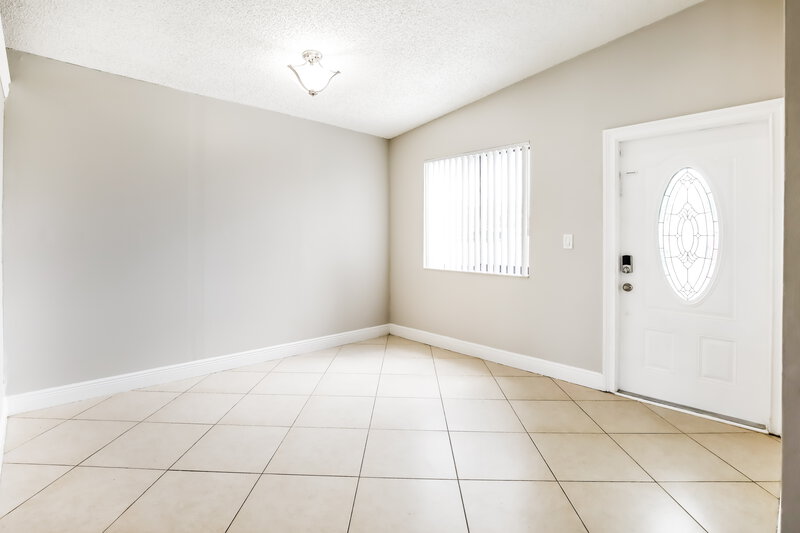 2,510/Mo, 19233 Sw 121st Ct Miami, FL 33177 Living Room View