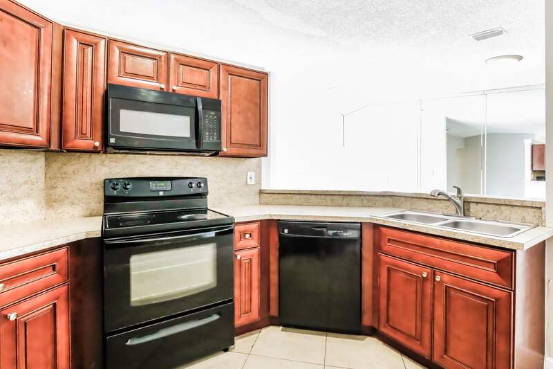 2,510/Mo, 19233 Sw 121st Ct Miami, FL 33177 Kitchen View 2