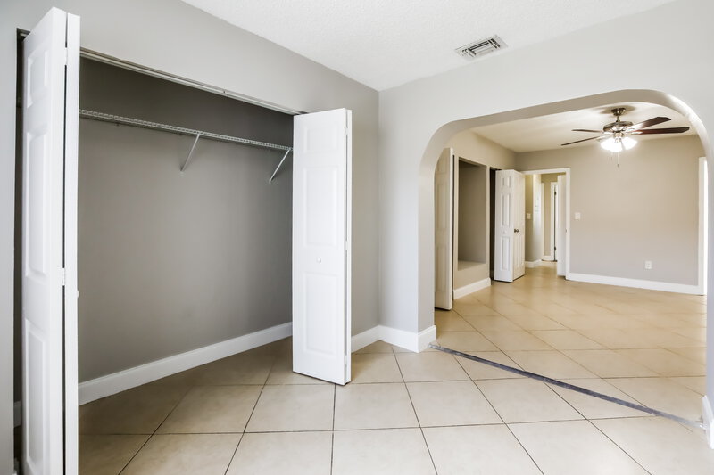 2,510/Mo, 19233 Sw 121st Ct Miami, FL 33177 Walk In Closet View