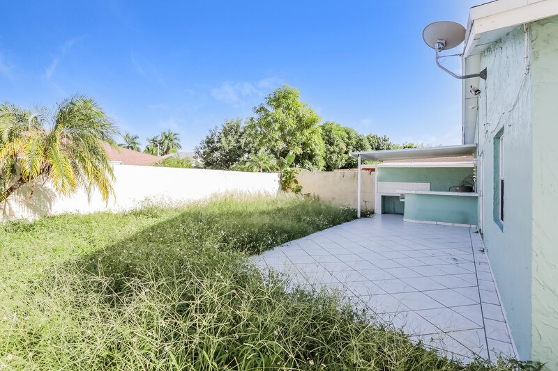 2,510/Mo, 19233 Sw 121st Ct Miami, FL 33177 Rear View 3