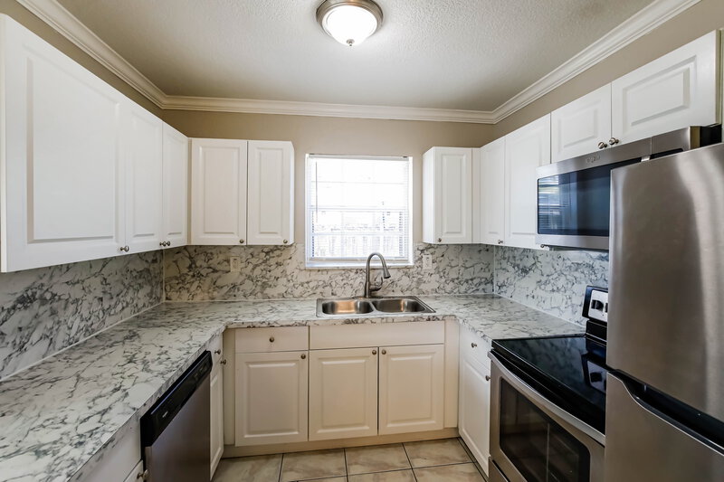 2,945/Mo, 2300 De Soto Dr Miramar, FL 33023 Kitchen View 2