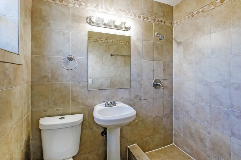 2,945/Mo, 2300 De Soto Dr Miramar, FL 33023 Main Bathroom View