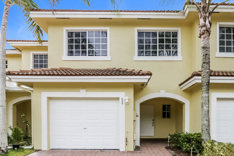 3,750/Mo, 824 IMPERIAL LAKE RD West Palm Beach, FL 33413 External View