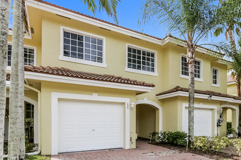 3,750/Mo, 824 IMPERIAL LAKE RD West Palm Beach, FL 33413 Front View 2