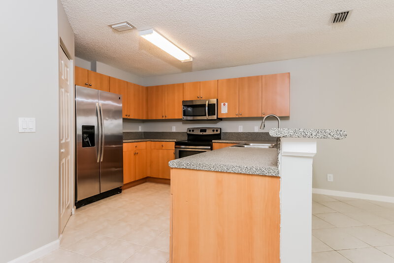 3,750/Mo, 824 IMPERIAL LAKE RD West Palm Beach, FL 33413 Kitchen View