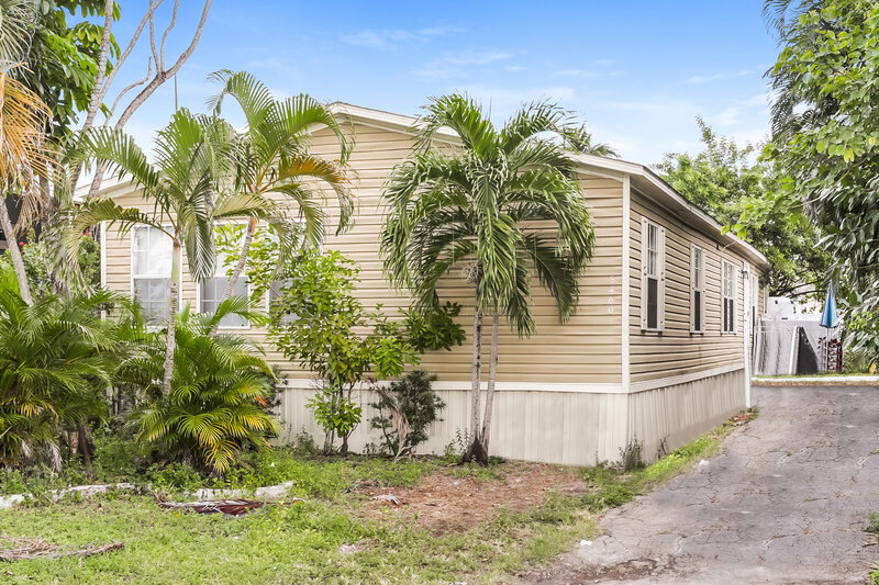 0/Mo, 5460 SW 27 TERRACE Dania Beach, FL 33312 External View