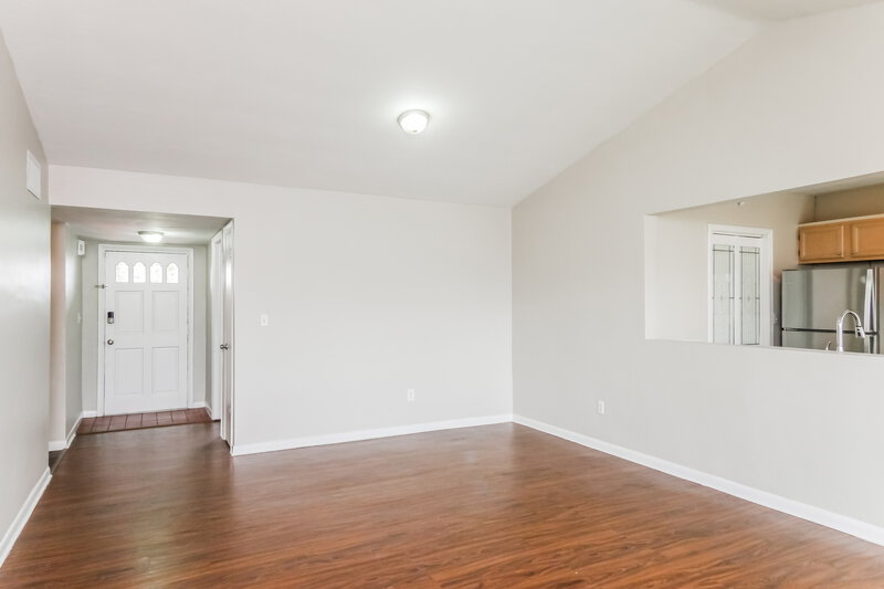 2,880/Mo, 11010 SW 123rd Ave Miami, FL 33186 Living Room View 2