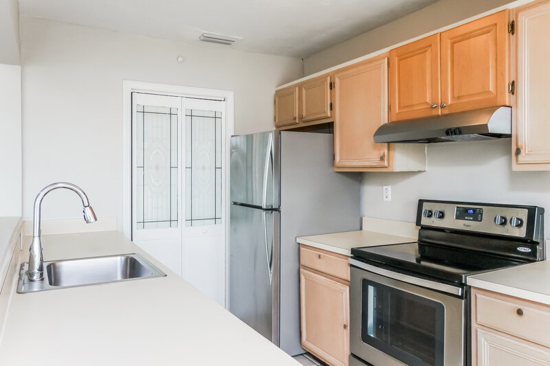 2,880/Mo, 11010 SW 123rd Ave Miami, FL 33186 Kitchen View 2