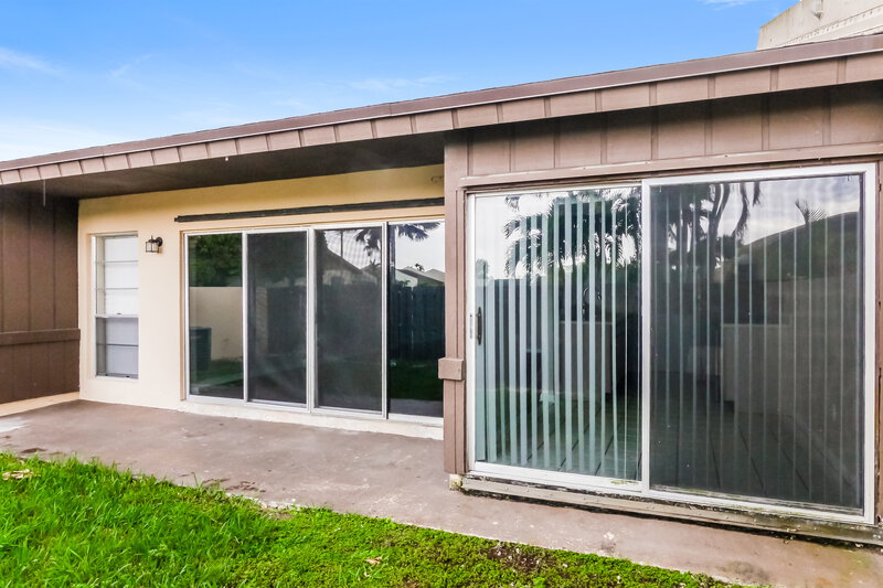 2,880/Mo, 11010 SW 123rd Ave Miami, FL 33186 Rear View