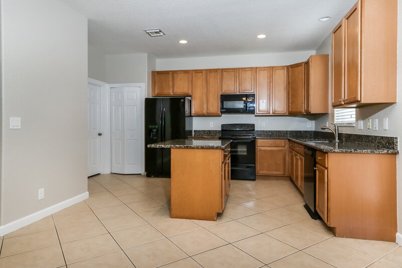 2,955/Mo, 8054 Murano Cir Palm Beach Gardens, FL 33418 Kitchen View