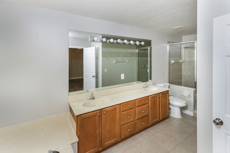 2,955/Mo, 8054 Murano Cir Palm Beach Gardens, FL 33418 Main Bathroom View 2