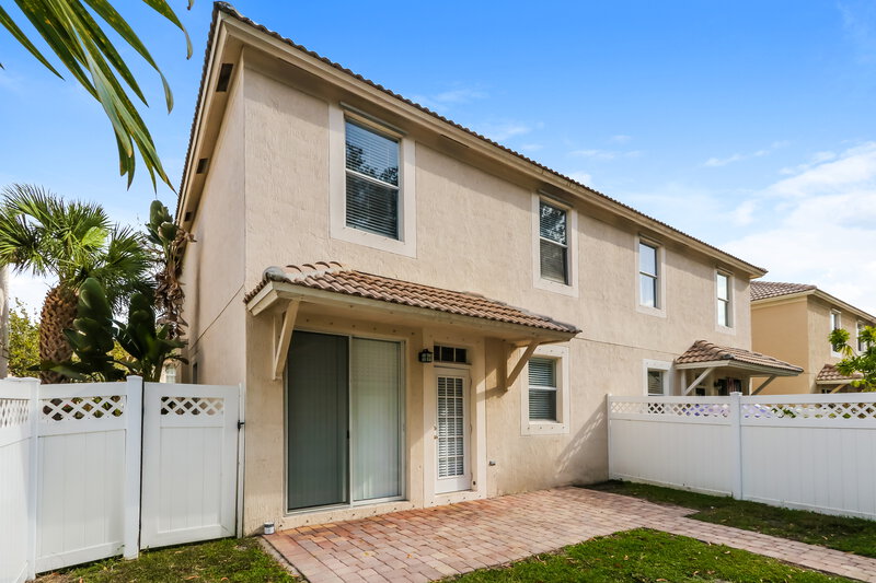 2,955/Mo, 8054 Murano Cir Palm Beach Gardens, FL 33418 Rear View