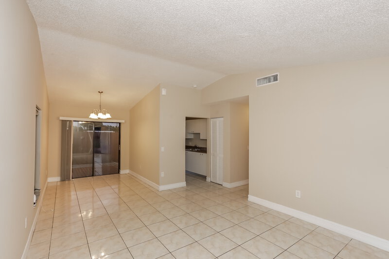 2,560/Mo, 4205 SW 137th Ct Miami, FL 33175 Living Room View