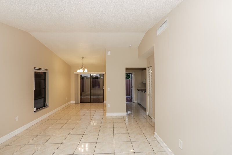 2,560/Mo, 4205 SW 137th Ct Miami, FL 33175 Living Room View 3