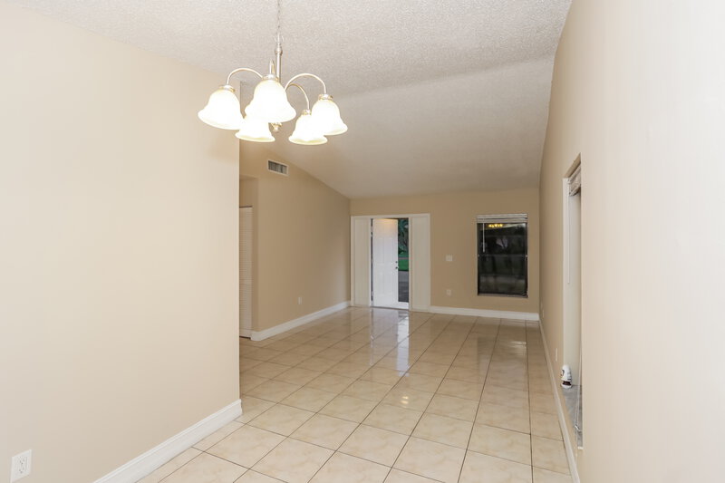 2,560/Mo, 4205 SW 137th Ct Miami, FL 33175 Dining Room View