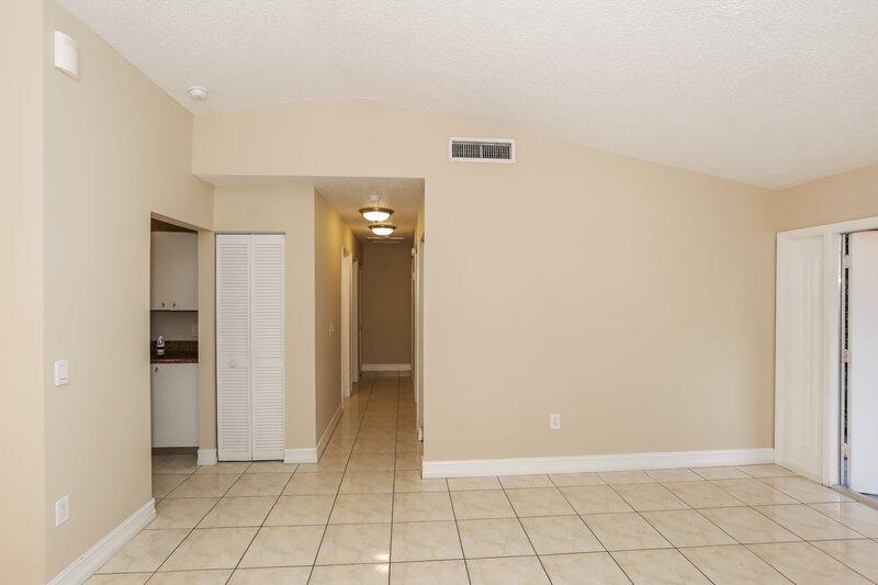 2,560/Mo, 4205 SW 137th Ct Miami, FL 33175 Kitchen View 2