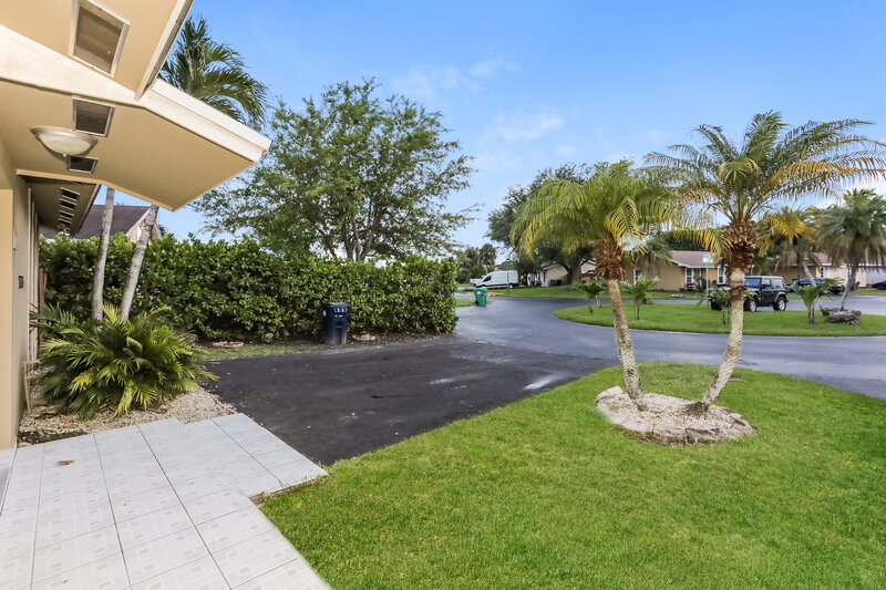 2,560/Mo, 4205 SW 137th Ct Miami, FL 33175 Exterior View