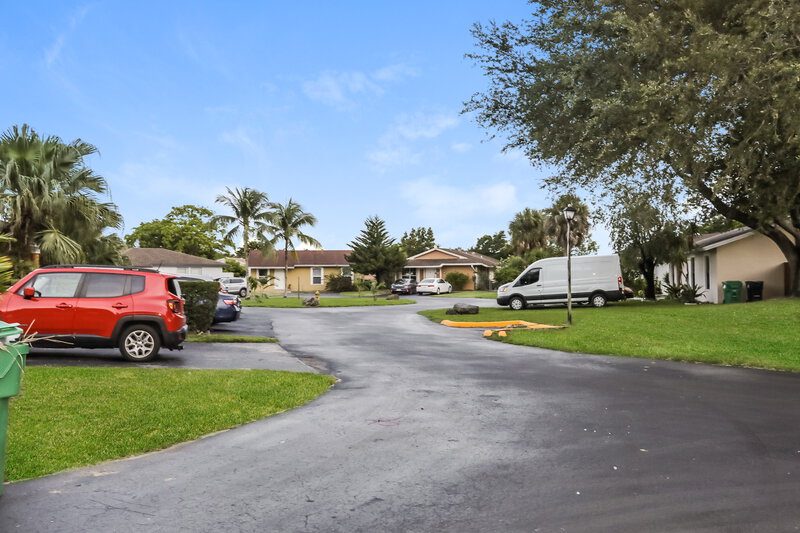 2,560/Mo, 4205 SW 137th Ct Miami, FL 33175 Exterior View 4