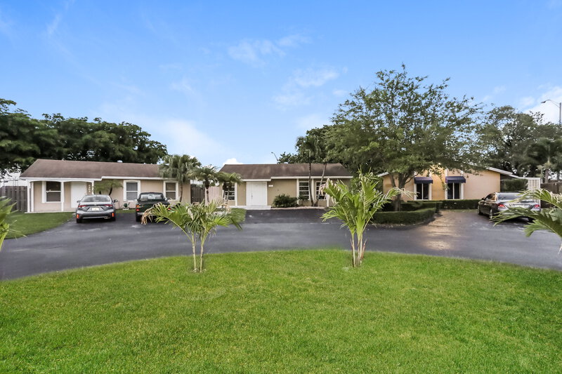 2,560/Mo, 4205 SW 137th Ct Miami, FL 33175 Exterior View 6