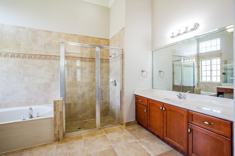 5,090/Mo, 19367 Sw 132nd Ct Miami, FL 33177 Main Bathroom View