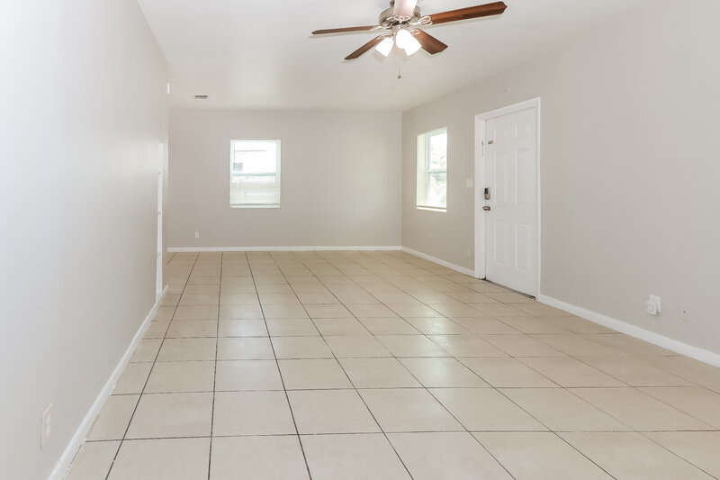 3,750/Mo, 1407 S E St Lake Worth Beach, FL 33460 Living Room View