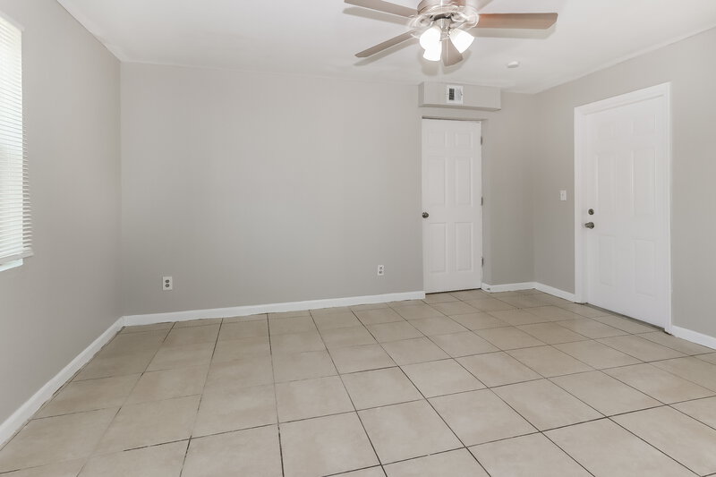 3,750/Mo, 1407 S E St Lake Worth Beach, FL 33460 Main Bedroom View