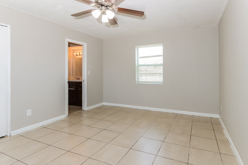 3,750/Mo, 1407 S E St Lake Worth Beach, FL 33460 Main Bedroom View 2
