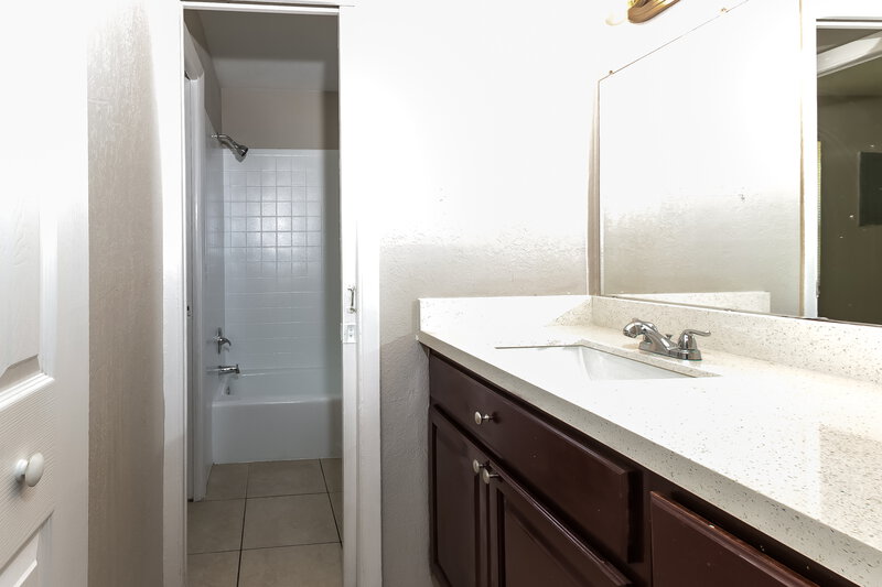3,750/Mo, 1407 S E St Lake Worth Beach, FL 33460 Main Bathroom View