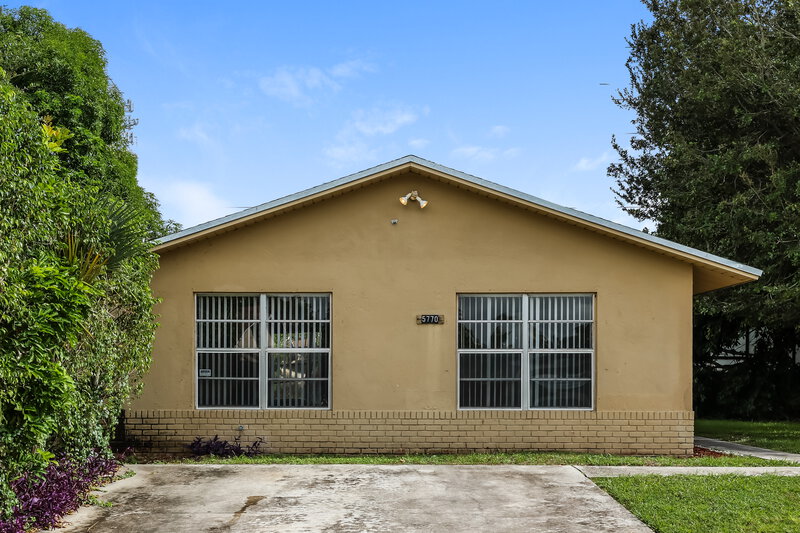 1,790/Mo, 5770 Bermuda Cir S West Palm Beach, FL 33407 External View
