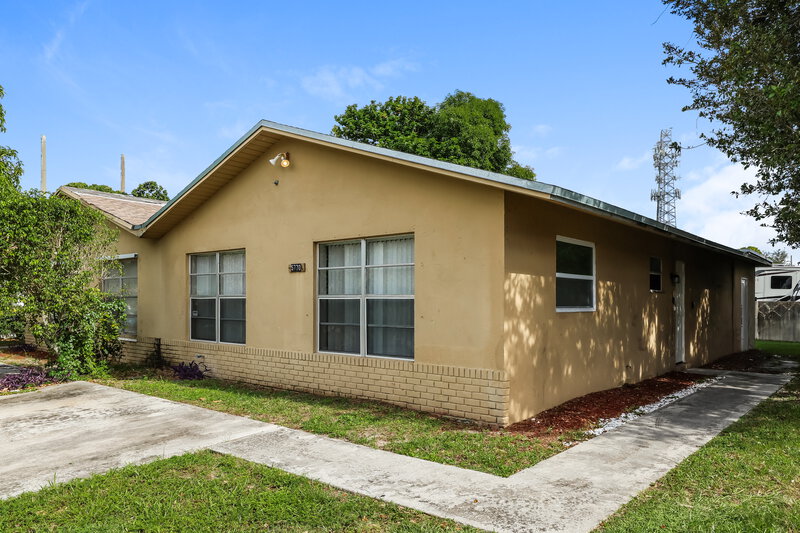 1,790/Mo, 5770 Bermuda Cir S West Palm Beach, FL 33407 Misc View