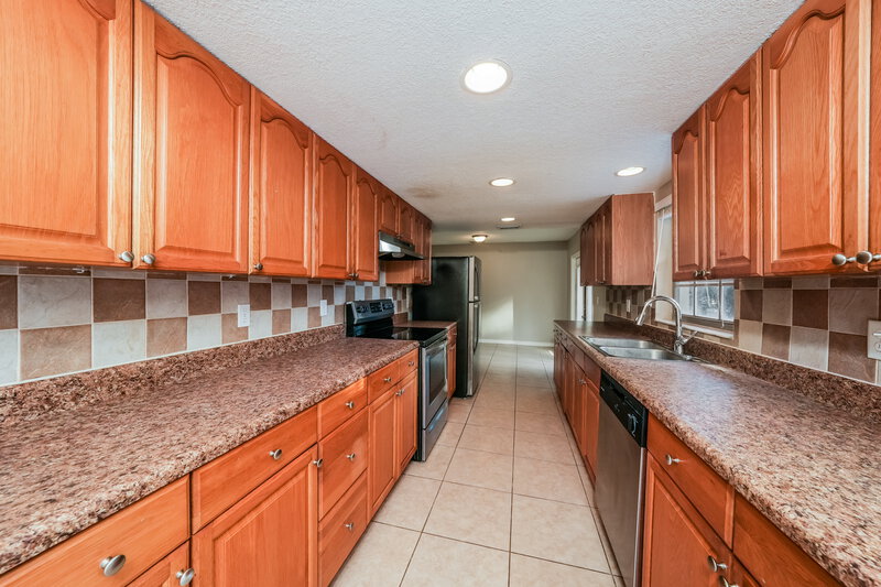 2,910/Mo, 5720 Royal Palm Beach Blvd Royal Palm Beach, FL 33411 Kitchen View