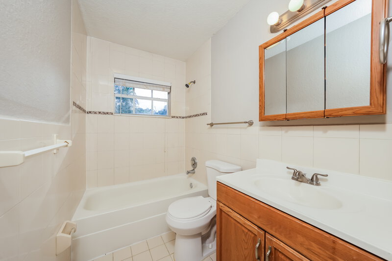 2,910/Mo, 5720 Royal Palm Beach Blvd Royal Palm Beach, FL 33411 Main Bathroom View