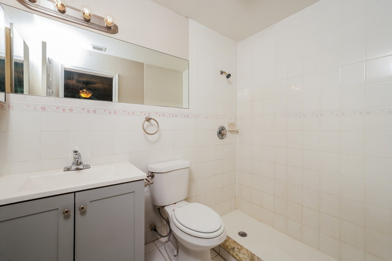 2,910/Mo, 5720 Royal Palm Beach Blvd Royal Palm Beach, FL 33411 Bathroom View