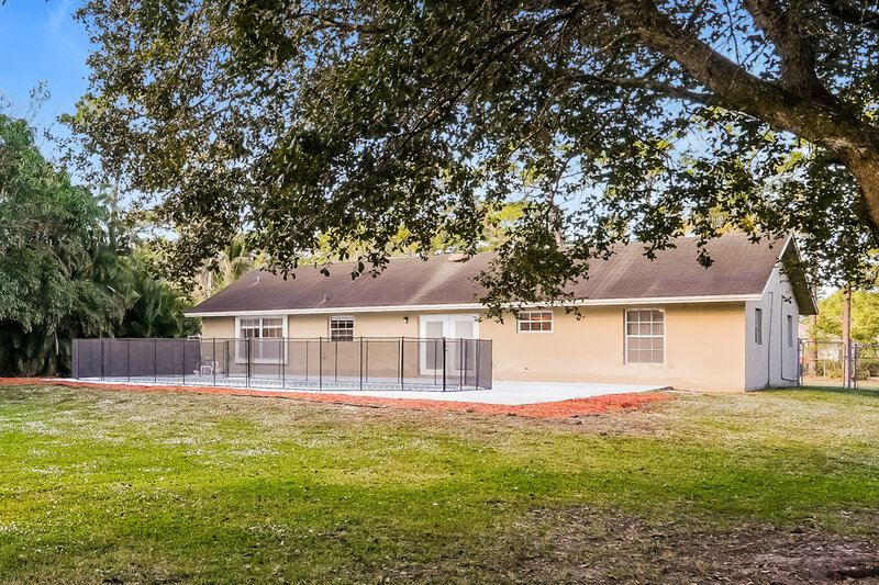 2,910/Mo, 5720 Royal Palm Beach Blvd Royal Palm Beach, FL 33411 Rear View