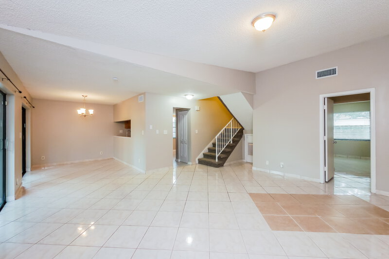 2,700/Mo, 10610 La Placida Dr Coral Springs, FL 33065 Living Room View 3