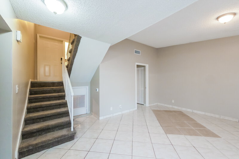 2,700/Mo, 10610 La Placida Dr Coral Springs, FL 33065 Living Room View 4