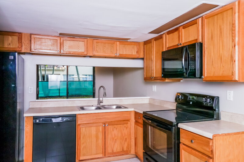 2,700/Mo, 10610 La Placida Dr Coral Springs, FL 33065 Kitchen View