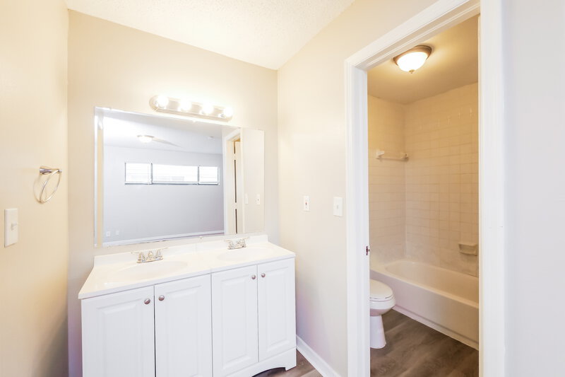 2,700/Mo, 10610 La Placida Dr Coral Springs, FL 33065 Main Bathroom View