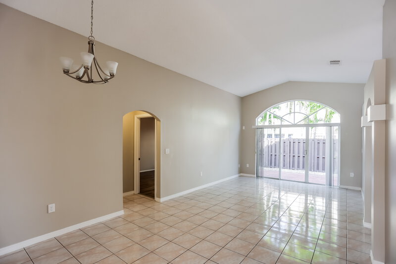 3,250/Mo, 8439 SW 157th Pl Miami, FL 33193 Dining Room View