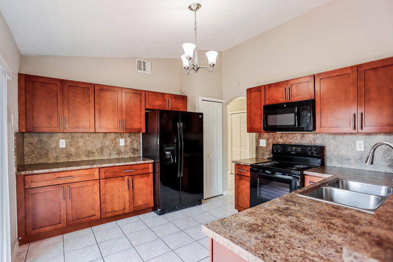 3,250/Mo, 8439 SW 157th Pl Miami, FL 33193 Kitchen View 2