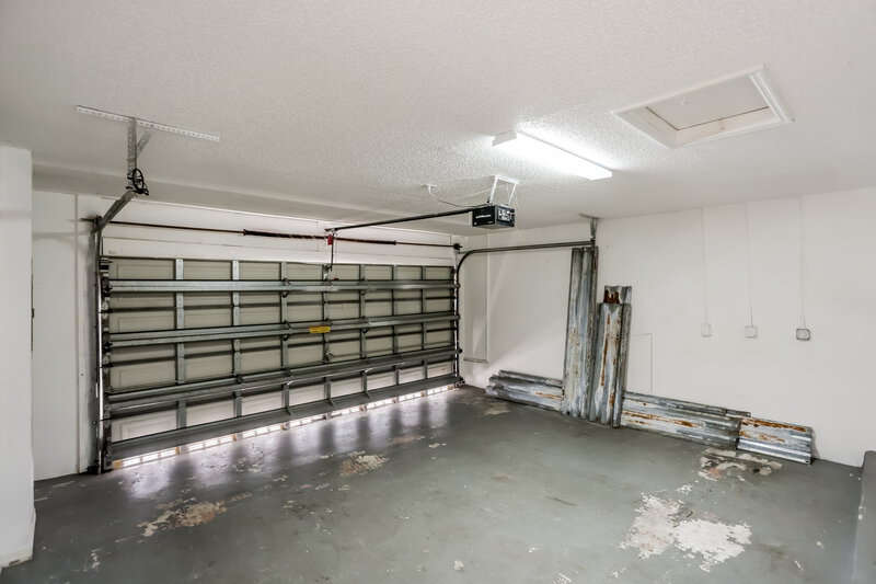 3,250/Mo, 8439 SW 157th Pl Miami, FL 33193 Garage View