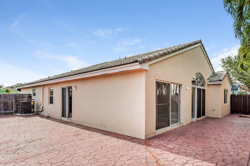 3,250/Mo, 8439 SW 157th Pl Miami, FL 33193 Rear View
