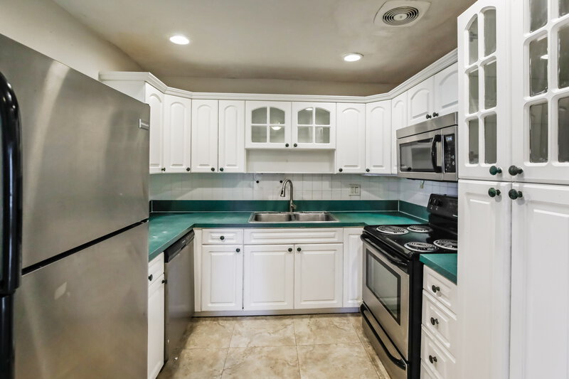 2,770/Mo, 3231 Sw 67 Ave Miramar, FL 33023 Kitchen View