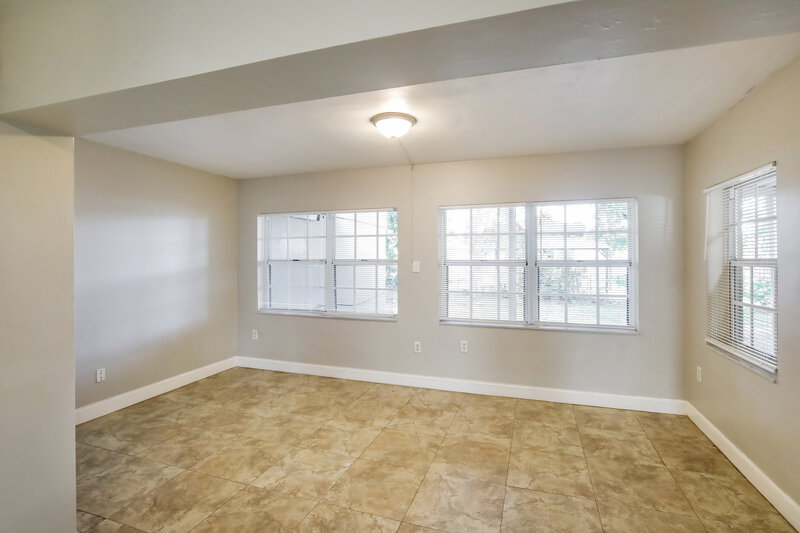 2,770/Mo, 3231 Sw 67 Ave Miramar, FL 33023 Family Room View 2