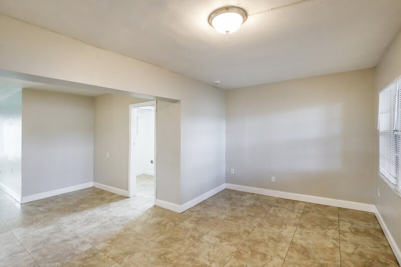 2,770/Mo, 3231 Sw 67 Ave Miramar, FL 33023 Family Room View 3