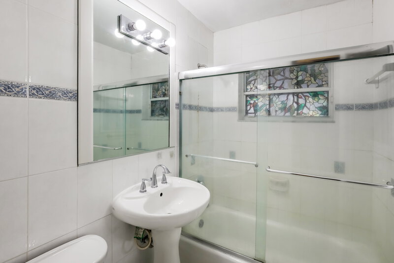 2,770/Mo, 3231 Sw 67 Ave Miramar, FL 33023 Main Bathroom View