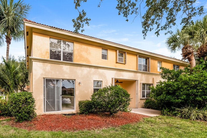 2,815/Mo, 424 Rainbow Springs Terrace Unit Building 44, Unit D Royal Palm Beach, FL 33411 Rear View 2